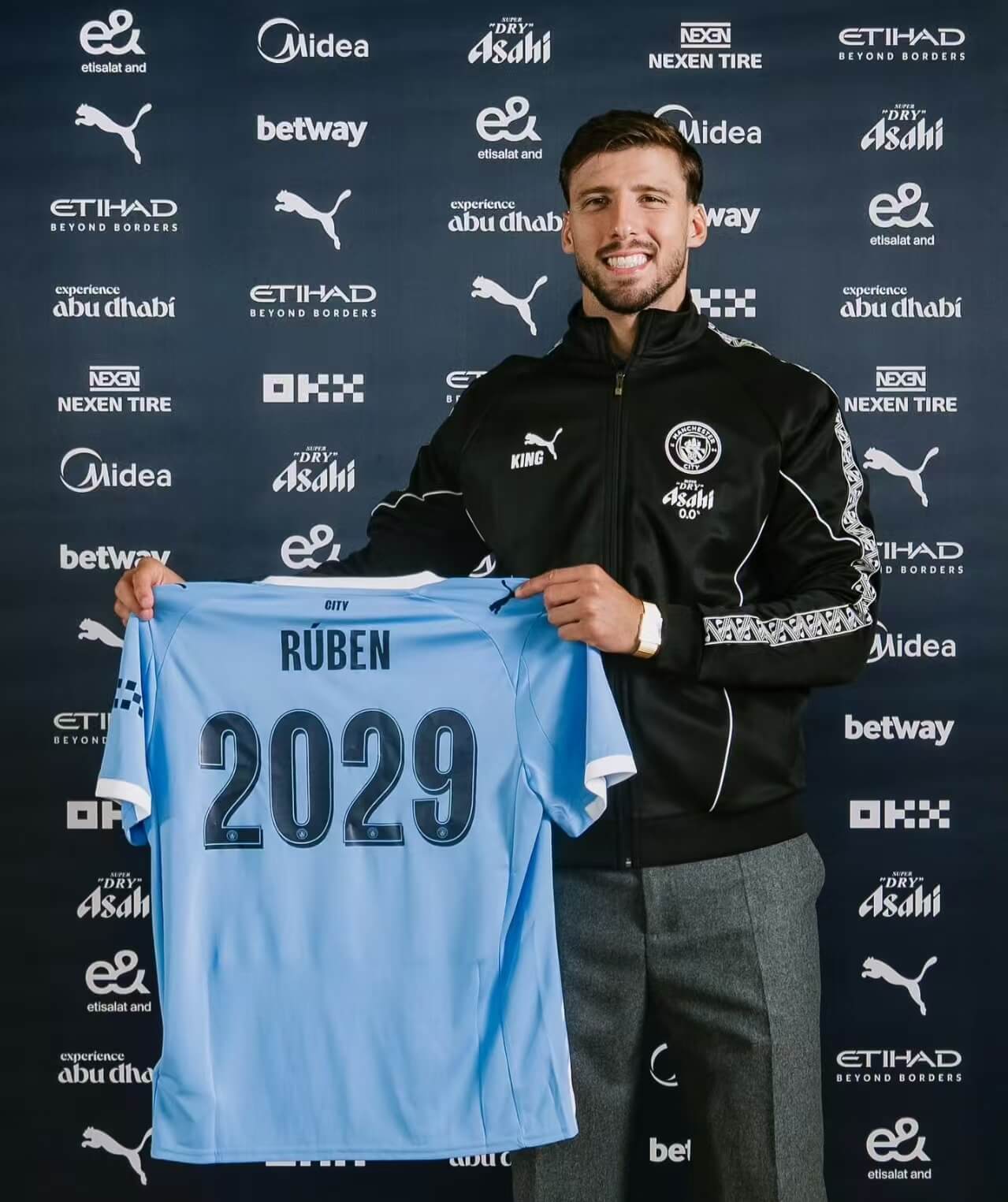 Ruben Dias prodloužil smlouvu s Manchesterem City do roku 2029